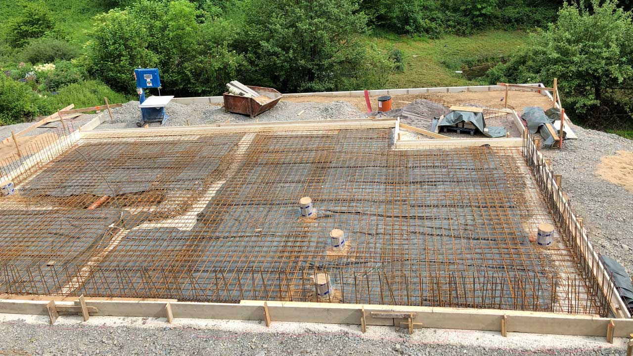 Der Kellerbauer kann beginnen | Baublog ISOWOODHAUS | Haus am Höhenflug